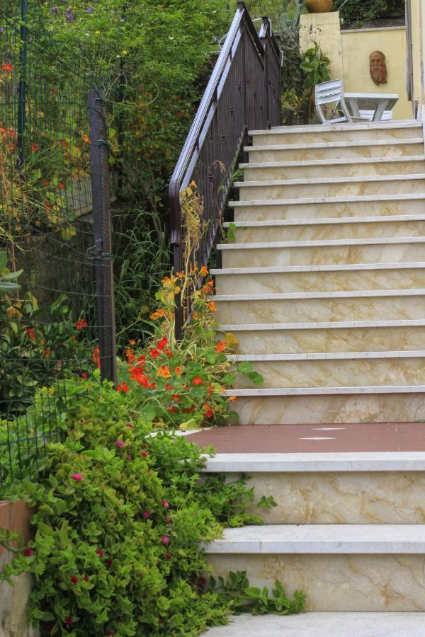 Bed & Breakfast Lighea Giardini Naxos Exterior foto